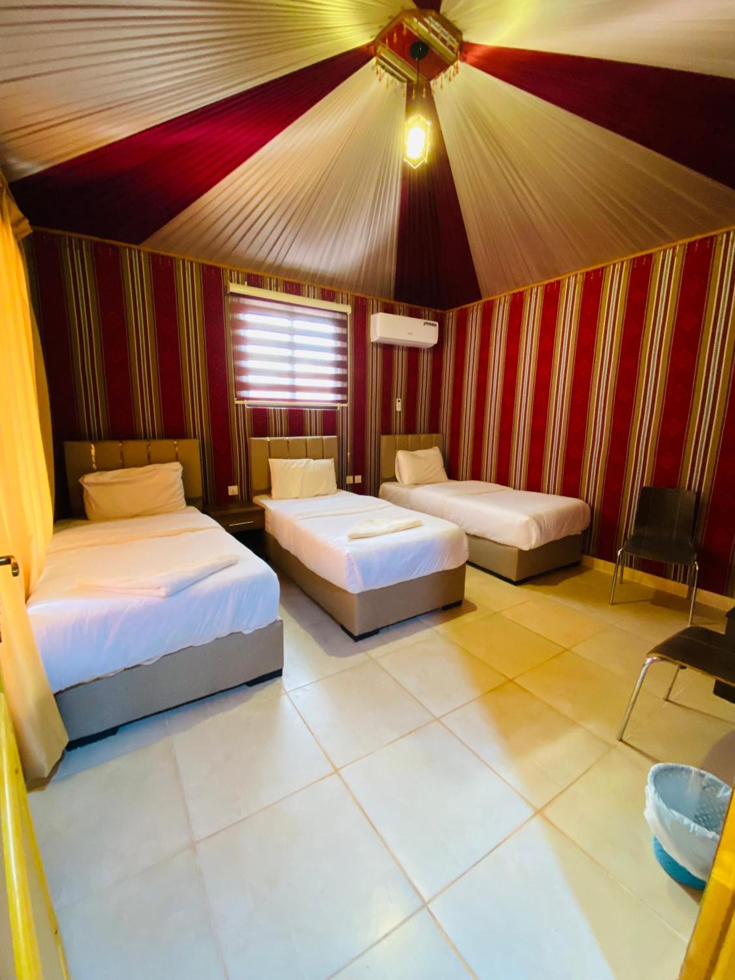Wadi Rum Eagle Luxury Camp Bagian luar foto
