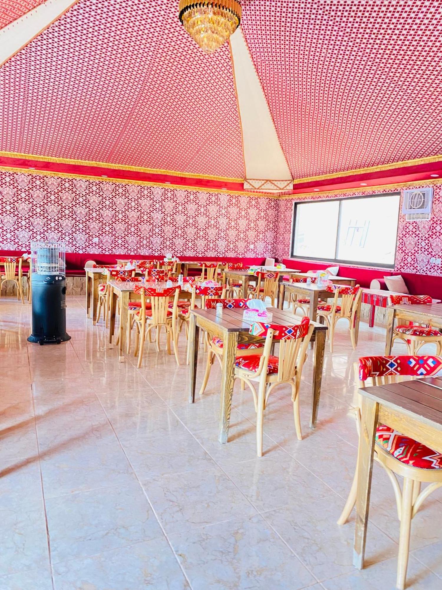 Wadi Rum Eagle Luxury Camp Bagian luar foto